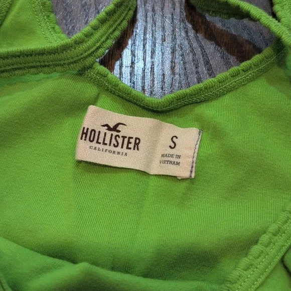 Vibrant Green Tank Top - Picture 3 of 3